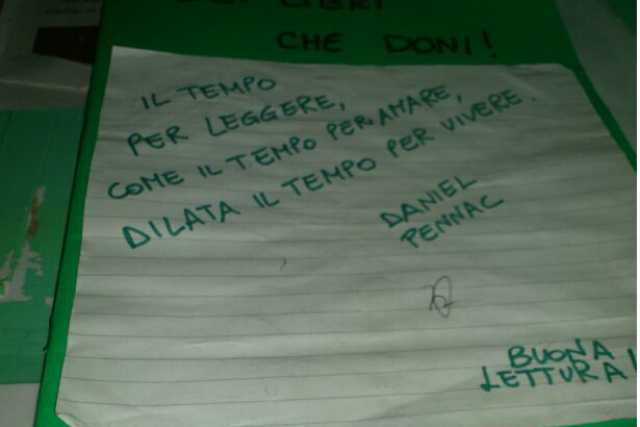 Acquaviva, giovani ''ravvivati'' riempiono i frigoriferi di libri